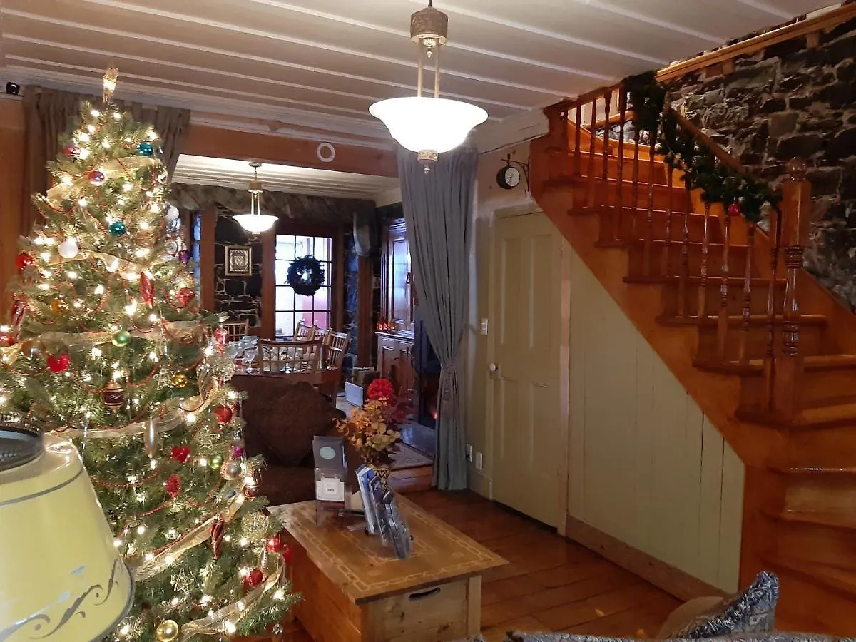 Gite A L'Augustine Quebec City Bed & Breakfast