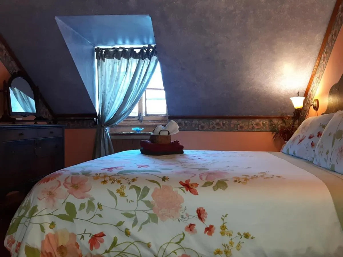 Gite A L'Augustine Quebec City Bed & Breakfast