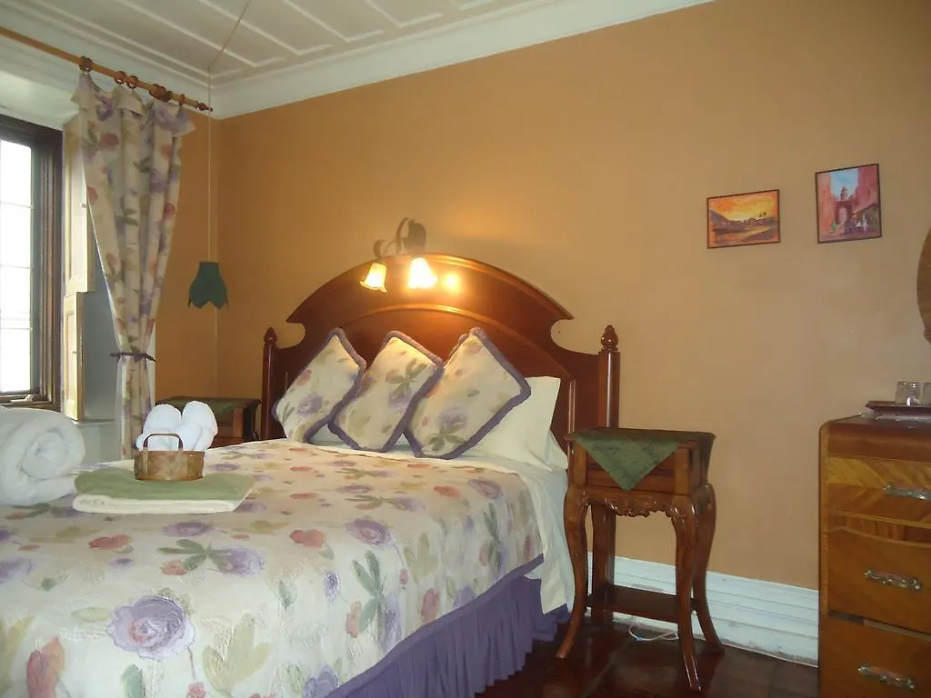 Gite A L'Augustine Quebec City Bed & Breakfast