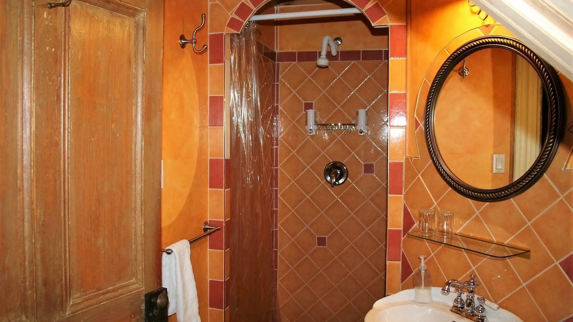 Gite A L'Augustine Quebec City Bed & Breakfast